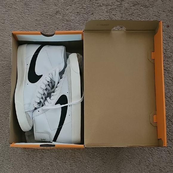 Nike Blazer Mid '77 (Unisex) NWT - Picture 1 of 2